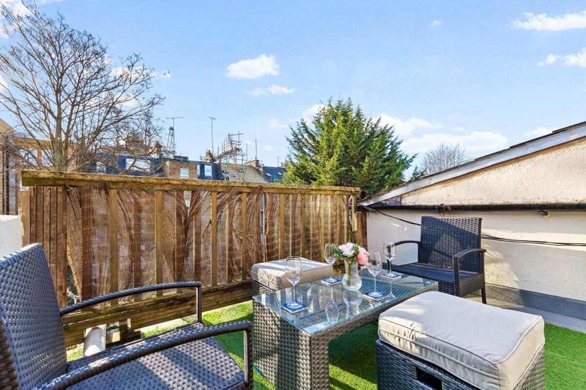 Balcony Blue Theme 1 Bedroom Central London Luxury Flat Near Hyde Park! Accommodates Up To 6! Double Sofa Bed And Next To Station! Exterior photo